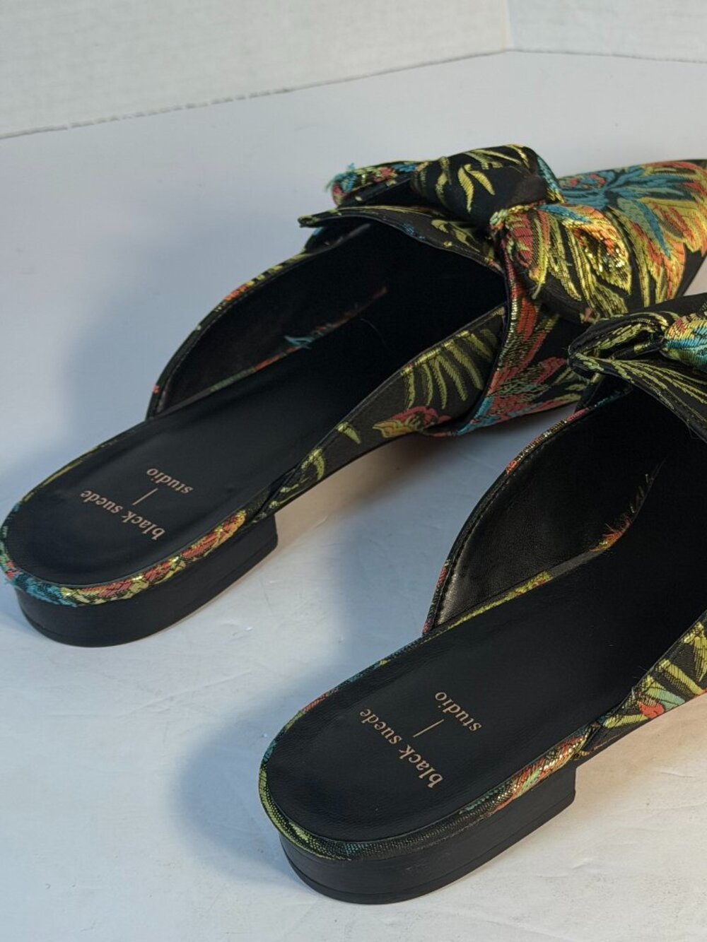Women's size 8.5 Floral Fabric shoes - Picture 6 of 16